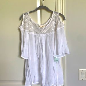 Bahama Breeze Cold shoulder top! PL